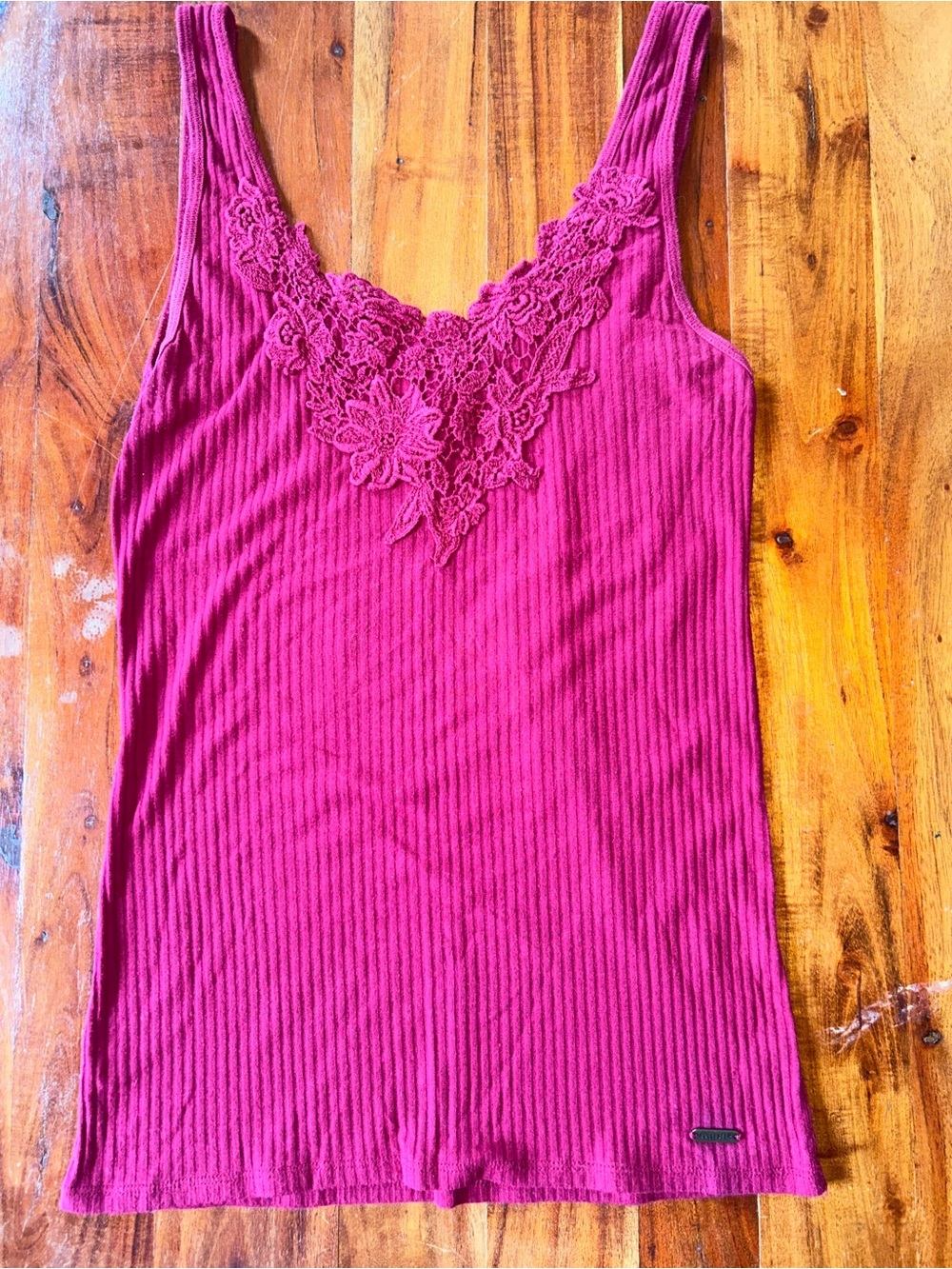 Hollister Lace Necklined Ribbed Tank Top medium Y2K cranberry red